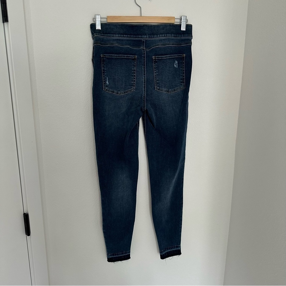 Spanx Distressed Skinny Jeans Pull On Style Medium Wash Raw Hem Size M Women’s - Picture 6 of 10